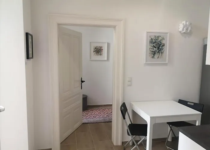 Ruhige Art-Garconniere Mit Balkon