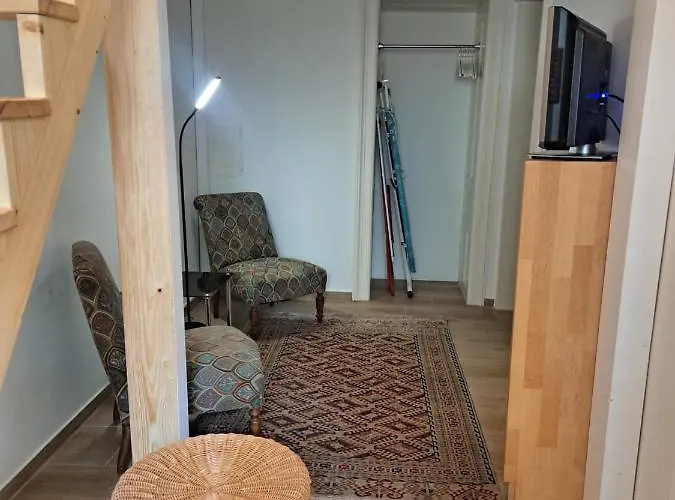 Ruhige Art-Garconniere mit Balkon